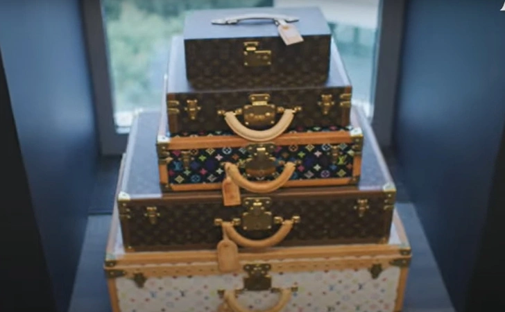 Гора сумок  Louis Vuitton, коллекция дорогих картин. Экскурсия по пафосной квартире Тимати