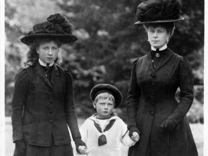 Опасны для монархии: «неудобные» дети королевской семьи, которых скрывали от общества