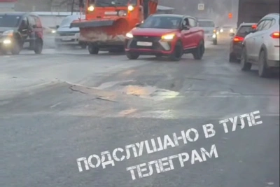 Дорога провалилась в Туле, жители без воды