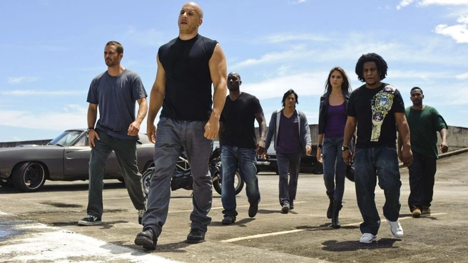 Первый «Форсаж» вышел в 2001 году. Кто смотрел все части? | Источник: «Мягкий кинотеатр»