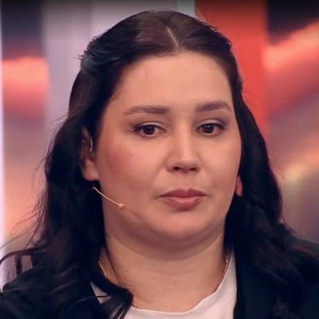 Родившая в 11 лет Валя Исаева избила 21-летнюю дочь Амину в студии «Пусть говорят»