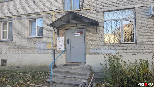 Неделю назад в этом подъезде рухнул лестничный пролет | Источник: Дарья Никитченко / 45.RU