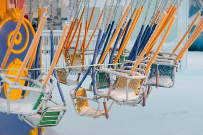 Пустой Потешный двор в снежном Архангельске