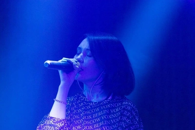 Аигел выпустила жестовые версии песен, включая «Татарин»