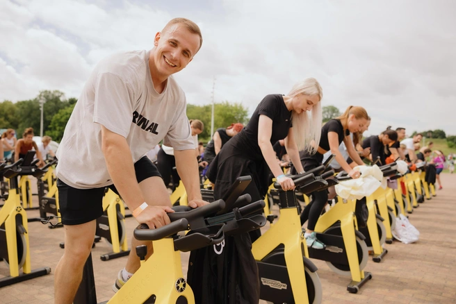 Сайклинг под открытым небом | Источник: пресс-служба DDX Fitness