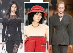 Винтаж Chanel и «детские» кулоны Chloe: гид по украшениям на осень 2025