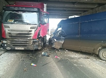 В ДТП на Михайловском шоссе пострадал водитель микроавтобуса | ya62.ru
