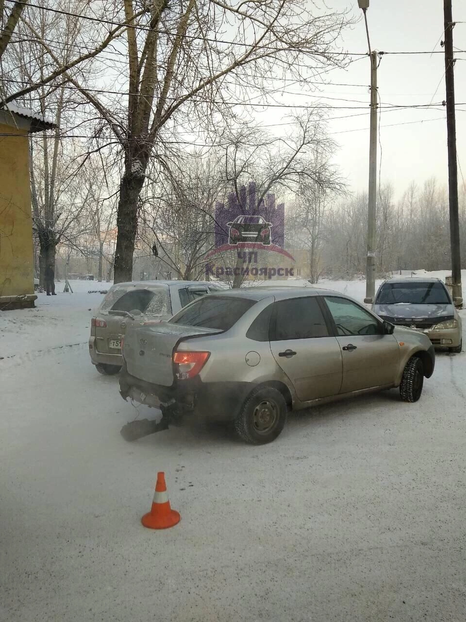 Наркокурьер пытался убежать от полиции и врезался в дом - 5 февраля 2019 -  НГС24.ру