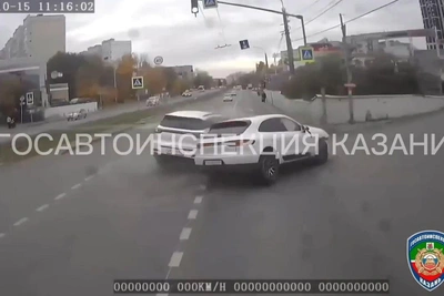 В Казани Porsche и Chery попали в ДТП, трое в больнице
