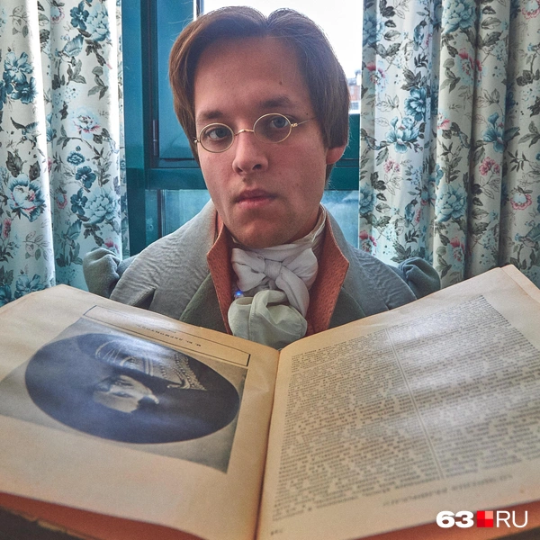 По словам самарского денди, на пошив фрака или жилета у портного уходит около месяца, на пальто&nbsp;— около полутора, панталоны шьются за две недели | Источник: Роман Данилкин / 63.RU
