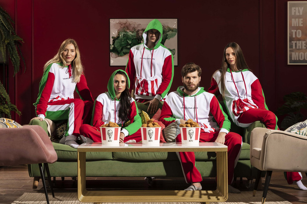 Фото №1 - У KFC и Delivery Club появился мерч — пижама с карманом для баскета, и ее можно выиграть