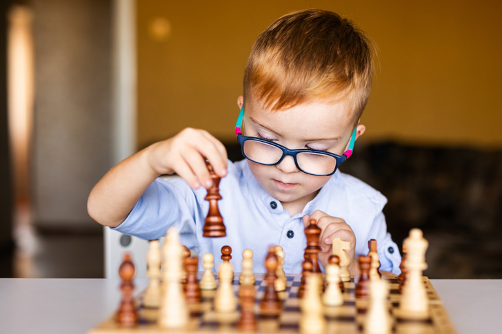 Учат не сдаваться и креативно мыслить: 8 причин, почему ребенка стоит отдать на шахматы
