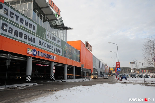 В середине 2025 года OBI де-факто перешел под контроль «Севергрупп» Алексея Мордашова | Источник: Артём Устюжанин / E1.RU