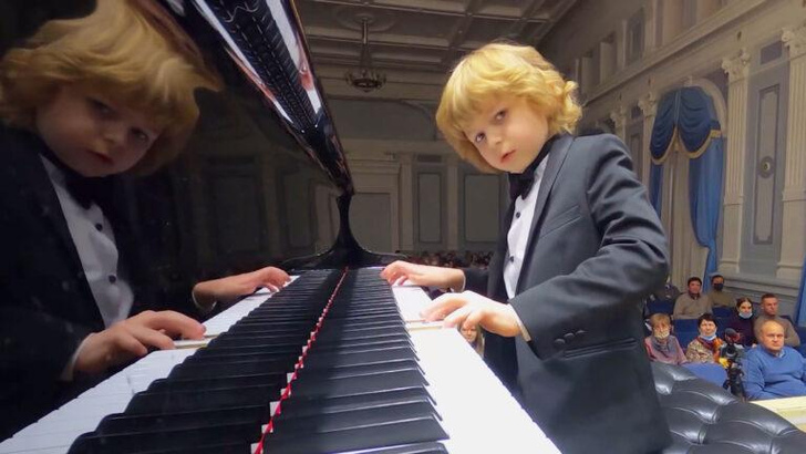 Юный гений из России победил на Международном конкурсе пианистов