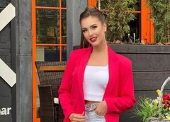 Сестра Бузовой обставила квартиру за границей, Бородина позирует в купальнике в Турции. Соцсети звезд