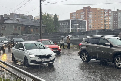 Архангельские тротуары затоплены из-за сильного ливня