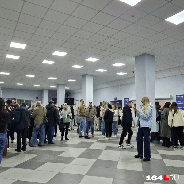 В очереди царило гендерное равенство | Источник: Виктория Федорова / 164.RU