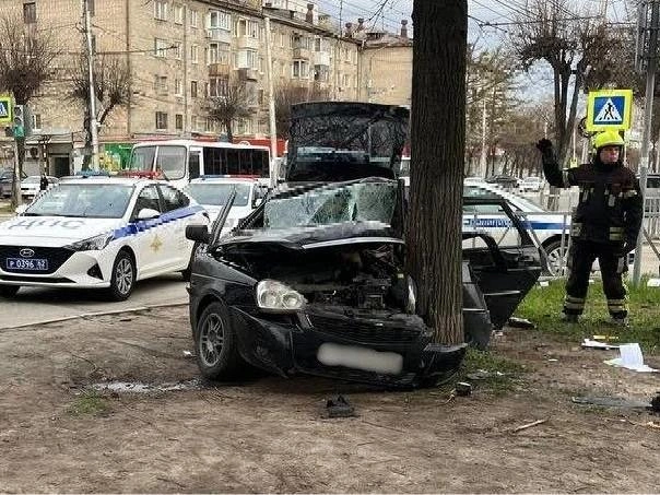 Водитель влетел в дерево | Источник: ГУ МВД России по Рязанской области