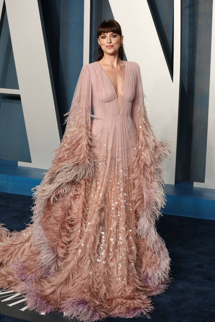 Субъективно, но это самое красивое платье на «Оскаре-2022»: Дакота Джонсон в нежно-розовом Gucci