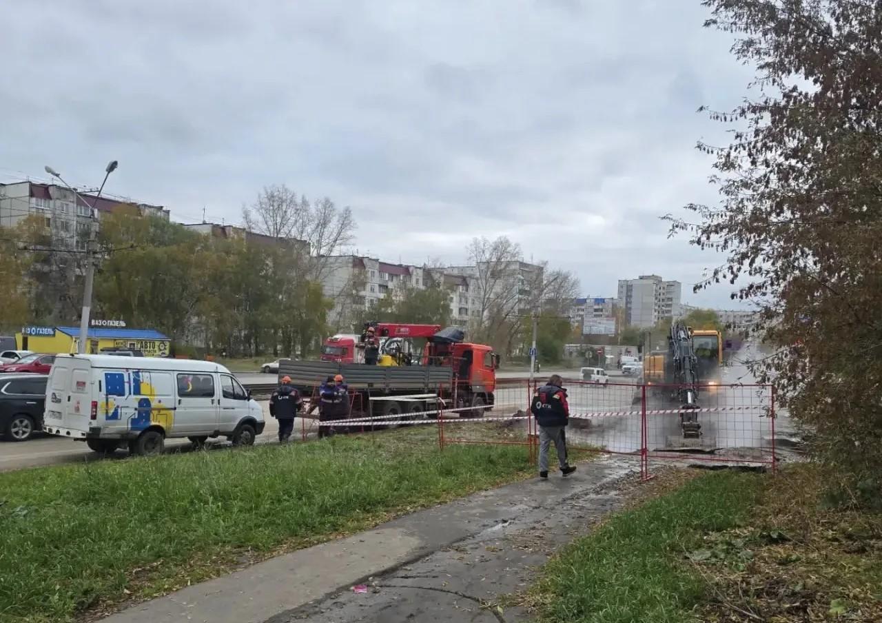 Власти Барнаула показали, как устраняют аварию на теплосети