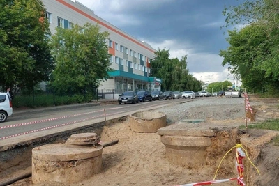У казанской поликлиники начали строить парковку после жалоб