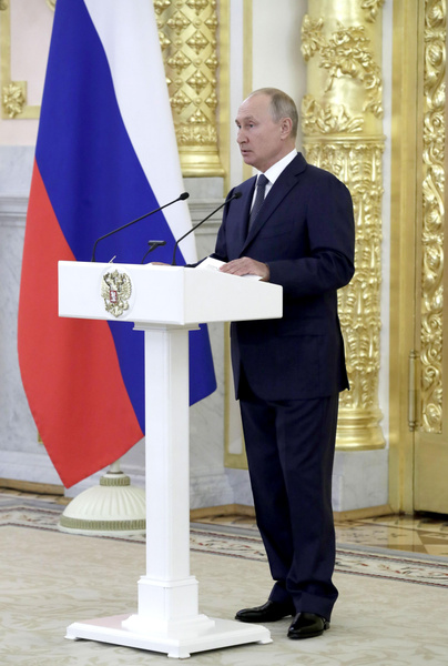 «Для внуков я авторитет»: Владимир Путин впервые рассказал о своей семье