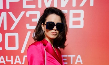 Обнаженная элегантность: Юлия Zivert встречает 33-й день рождения в жакете на голое тело