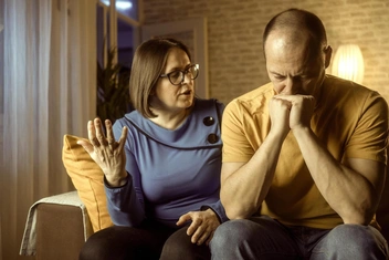 «Нашла у мужчины переписку с бывшей подружкой и запретила ему посещать соцсети. Думаете, помогло?»