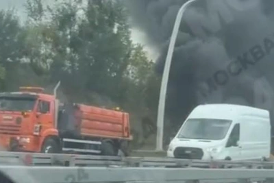 Опрокидывание самосвала с песком на МСД привело к пожару