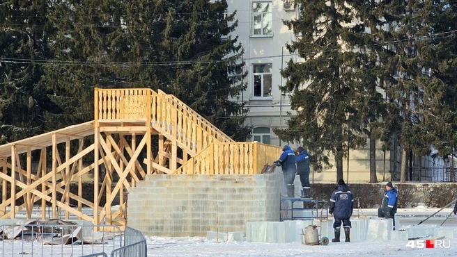 На центральной площади делают горки | Источник: Дарья Никитченко / 45.RU