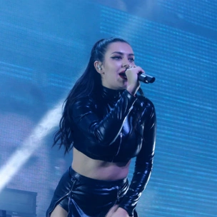Charli XCX: о творчестве, моде и водке