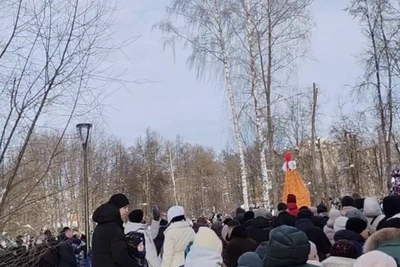 В парке Швейцария столпотворение из-за масленичных гуляний