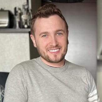 «Я ощутил резкую боль в пикантном месте»: Влад Кадони оставил работу из-за неизлечимой болезни