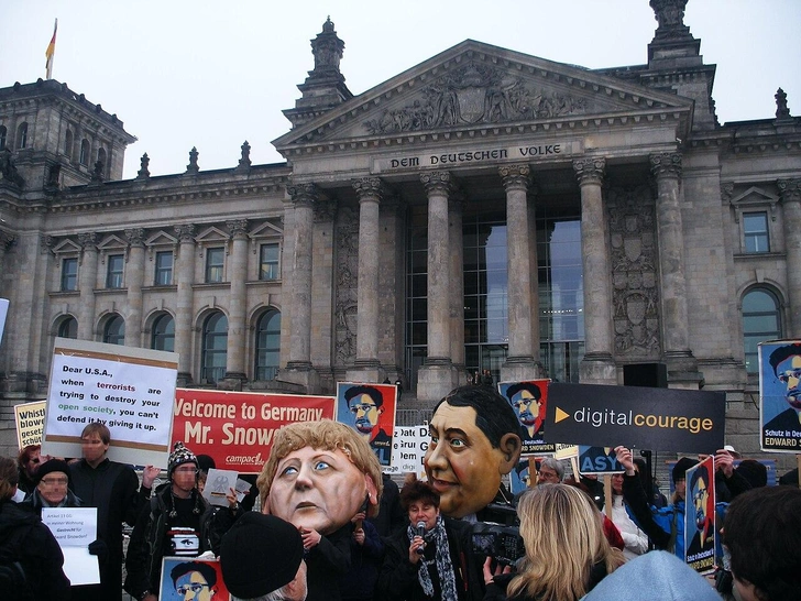 Aktionsbündnis Freiheit statt Angst / wikipedia.org | Источник: Адвокаты и судьи протестуют против безграничного наблюдения на дебатах по программе PRISM в Германии, 18 ноября 2013 года