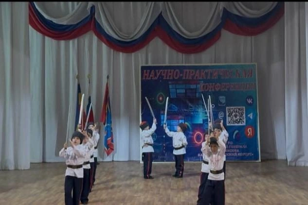 Уже с малых лет дети участвуют в таких мероприятиях, как, например, конференция «Информатизация науки и образования: современные вызовы и возможности глазами подрастающего поколения» | Источник: пресс-служба губернатора Ростовской области