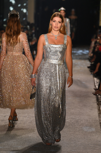 Фото №3 - Китти Спенсер вновь продефилировала на шоу Dolce&Gabbana