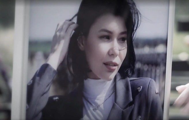 Лера родом из Сочи, в Воронеже училась на журфаке. Гусев был её первой любовью. В тот вечер он внезапно объявился после долгой разлуки и, по данным мамы девушки, подарил ей щенка за полмиллиона. | Источник: стоп-кадр передачи «Малахов» (16+)