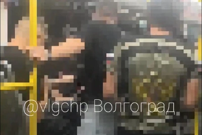 В Волгограде сняли конфликт в троллейбусе из-за прически