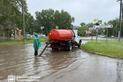 В Благовещенске после дождей откачали около 2 тысяч кубометров воды
