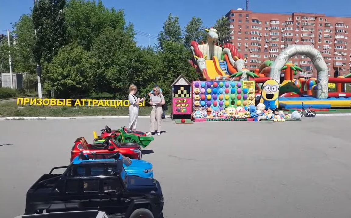 С площади у входа в парк Маяковского исчезнут машинки и призовые  аттракционы - 21 мая 2021 - Е1.ру