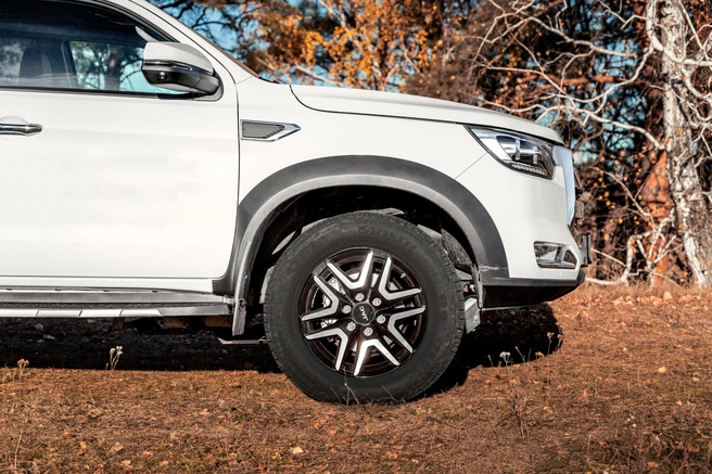 Двухцветные 18-дюймовые колеса добавляют автомобилю стиля и индивидуальности | Источник: ООО «Базис-Моторс»