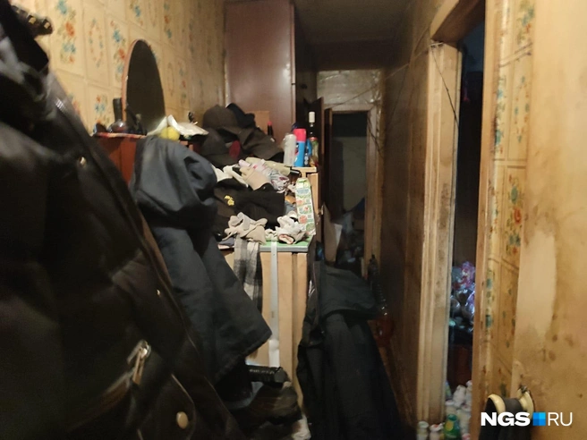 В коридоре Александра можно заметить аэрозоль для борьбы с насекомыми, но используется ли он — вопрос открытый | Источник: Илья Калинин / NGS.RU