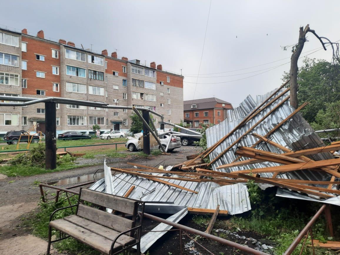 Житель Боготола погиб после падения на него обломков крыши - 20 июня 2023 -  НГС24.ру