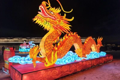 Цзыгунские фонари осветили Петропавловскую крепость