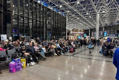 Задержки рейсов в Сочи: пассажиров размещают в гостиницах