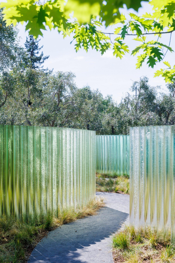 В кампусе Apple в Калифорнии появился стеклянный Mirage