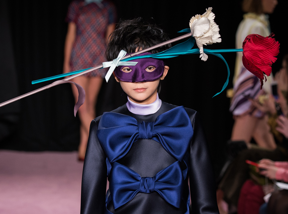 Вальс цветов: Viktor & Rolf Haute Couture SS18 | marieclaire.ru