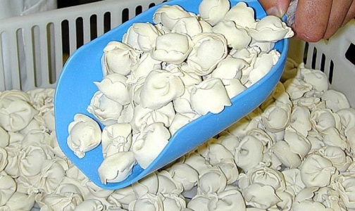 Петербуржцам продают пельмени с костями, хрящами, соей и крахмалом