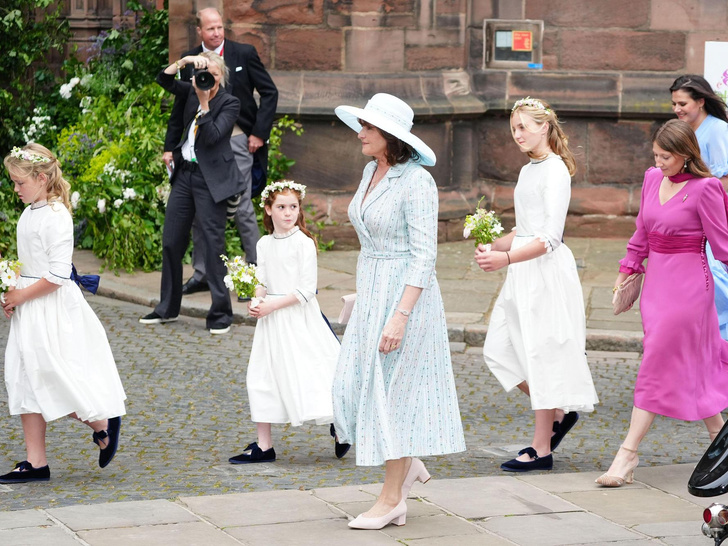 Принц Уильям среди гостей и много безумных шляп: как прошла свадьба герцога Вестминстерского и Оливии Хенсон
