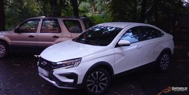 Автомобиль, неудачная парковка которого в центре Петербурга повлекла за собой блокировку банковских счетов | Источник: Марина Хмель